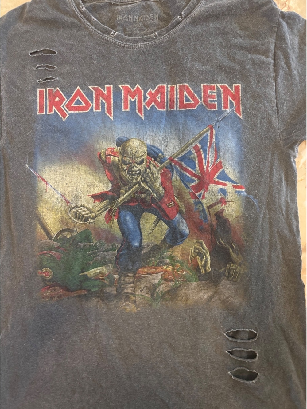 Iron Maiden Trooper Distressed Graphic Band T-Shirt Size Small